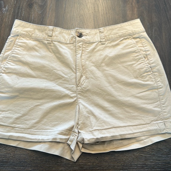🔴 OLD NAVY KHAKI HIGH RISE SHORTS SIZE 8 - Picture 1 of 3